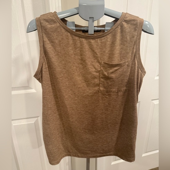⭐️ Sleeveless Heathered Brown Top - Picture 1 of 5